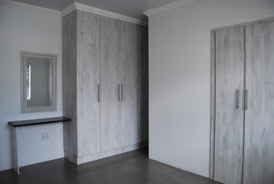 To Let 3 Bedroom Property for Rent in Golden Mile Western Cape
